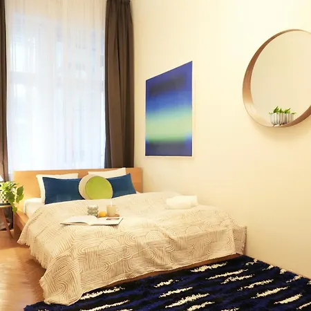 Chic 3br Gem In The 8th - Walk To Krudy St Apartment *