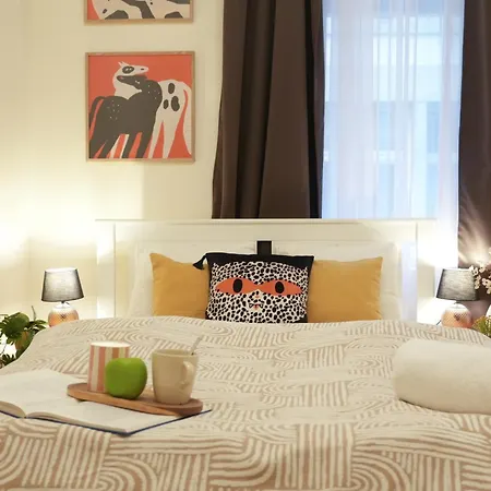 Chic 3br Gem In The 8th - Walk To Krudy St Apartment Budapest