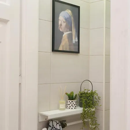 Chic 3br Gem In The 8th - Walk To Krudy St Apartment Budapest