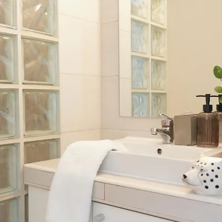 Chic 3br Gem In The 8th - Walk To Krudy St Apartment Budapest