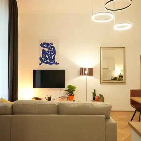 Apartment Chic 3br Gem In The 8th - Walk To Krudy St *