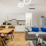 Chic 3br Gem In The Heart Of Budapest- Walk To Krudy St Apartment *