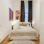 Apartment Chic 3br Gem In The Heart Of Budapest- Walk To Krudy St *
