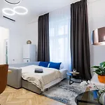 Apartment Chic 3br Gem In The Heart Of Budapest- Walk To Krudy St