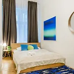 Chic 3br Gem In The Heart Of Budapest- Walk To Krudy St Apartment Budapest