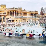 Apartment Chic 3br Gem In The Heart Of Budapest- Walk To Krudy St