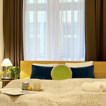 Apartman Chic 3br Gem In The 8th - Walk To Krudy St *