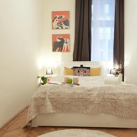 Apartman Chic 3br Gem In The 8th - Walk To Krudy St *