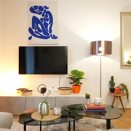 Chic 3br Gem In The 8th - Walk To Krudy St * Budapest
