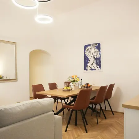 Chic 3br Gem In The 8th - Walk To Krudy St Apartman