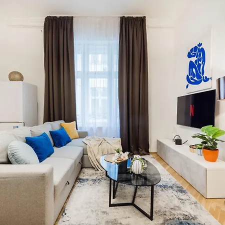 Chic 3br Gem In The Heart Of Budapest- Walk To Krudy St 아파트