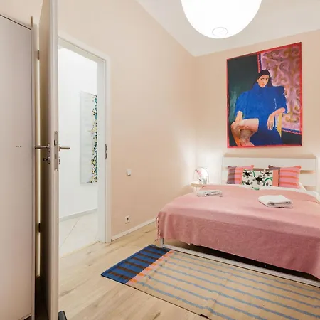 Chic 3br Gem In The Heart Of Budapest- Walk To Krudy St 아파트 부다페스트