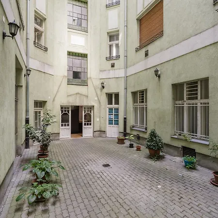 Chic 3br Gem In The Heart Of Budapest- Walk To Krudy St 부다페스트