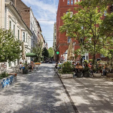 Chic 3br Gem In The Heart Of Budapest- Walk To Krudy St 아파트