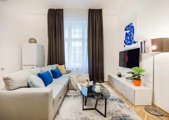Chic 3br Gem In The Heart Of Budapest- Walk To Krudy St 아파트