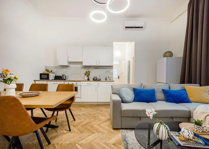 Chic 3br Gem In The Heart Of Budapest- Walk To Krudy St شقة *