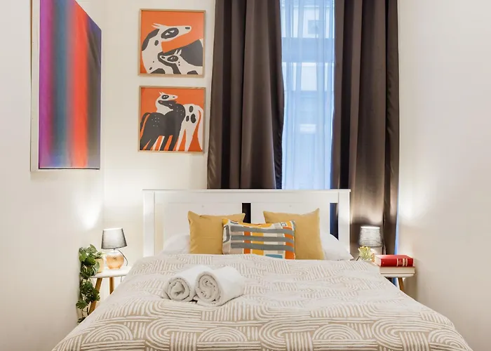 Chic 3br Gem In The Heart Of Budapest- Walk To Krudy St بودابست