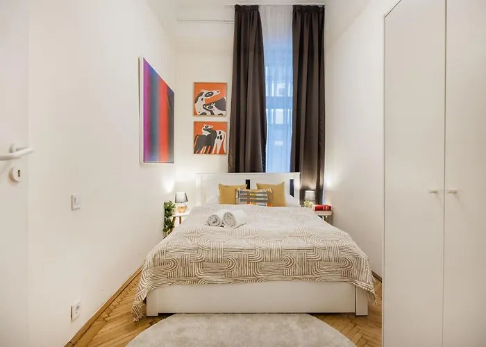 아파트 Chic 3br Gem In The Heart Of Budapest- Walk To Krudy St *