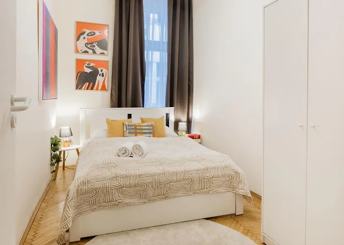 Chic 3br Gem In The Heart Of Budapest- Walk To Krudy St شقة