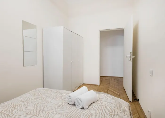아파트 Chic 3br Gem In The Heart Of Budapest- Walk To Krudy St