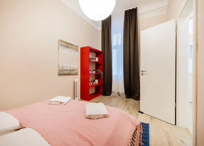 Chic 3br Gem In The Heart Of Budapest- Walk To Krudy St شقة بودابست