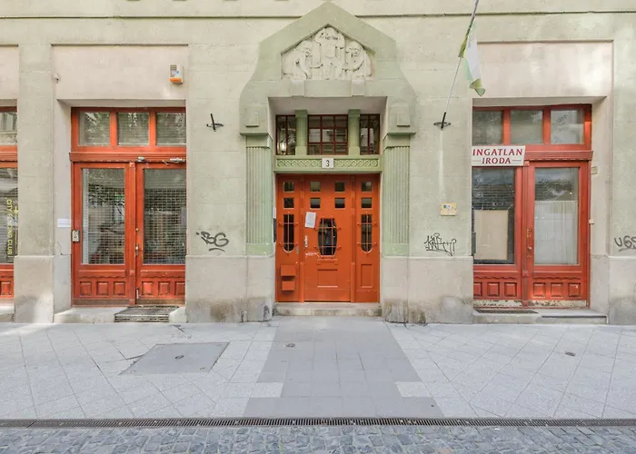 Chic 3br Gem In The Heart Of Budapest- Walk To Krudy St شقة *
