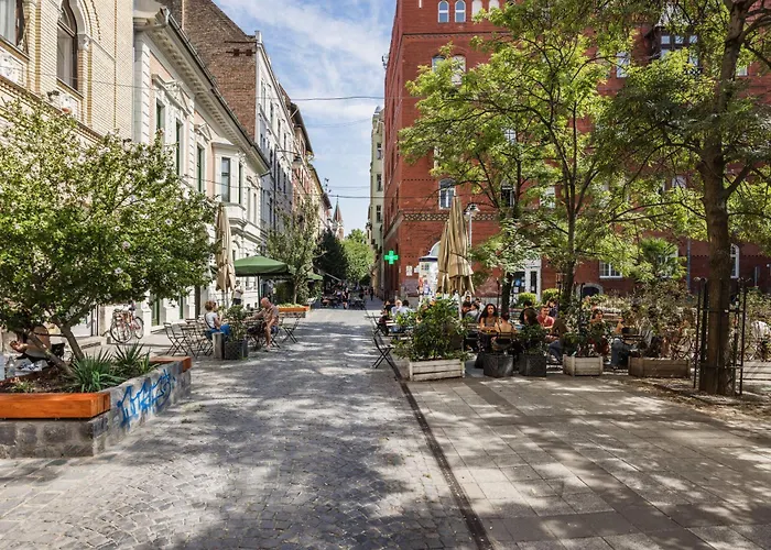 Chic 3br Gem In The Heart Of Budapest- Walk To Krudy St 아파트