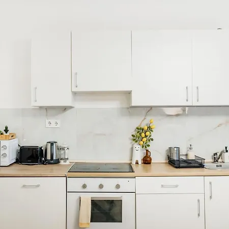 Chic 3br Gem In The Heart Of Budapest- Walk To Krudy St Apartamento Budapeste