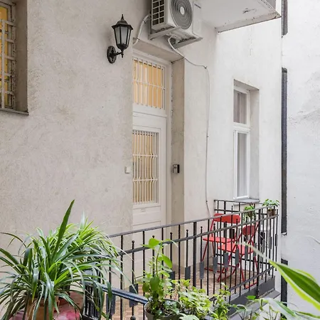 Chic 3br Gem In The Heart Of Budapest- Walk To Krudy St Apartamento