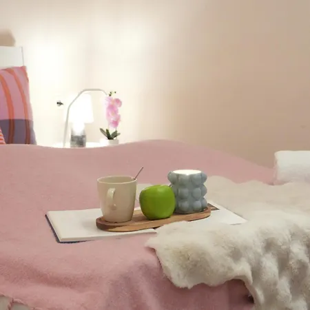 Chic 3br Gem In The 8th - Walk To Krudy St Apartmán